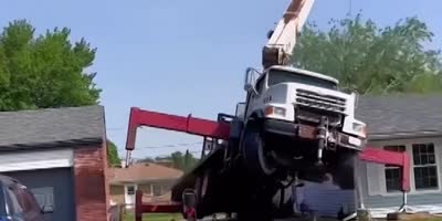 Woman Witnesses Crane Falls On Her House In Indiana