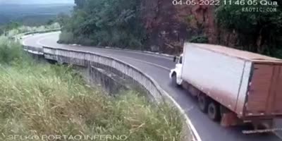 Brazil - Accident in Chapada dos Guimarães at the site known as "Hell's Gate"