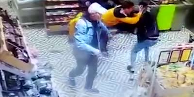 Dude Defends Female Employee Gets Into A Fight With Store Thieves In Russia