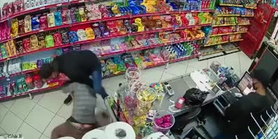 Employee Gets Into A Fight With Armed Robbes In Brazil