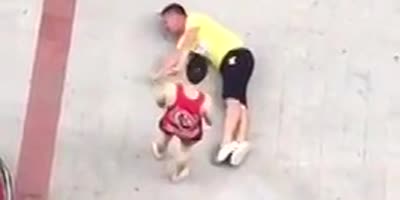 Kickboxer gives brain damage to tall dude(R)