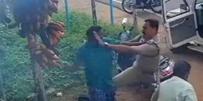 Indian Cop VS Machete Wielding Man