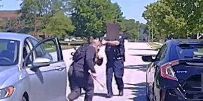 Man with Hatchet vs cop - it gets messy