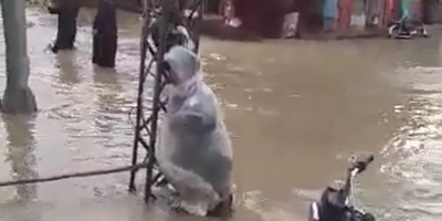 WCGW When You Touch Electric Pole During Flood