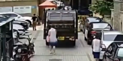 Woman Got Dragged Under A Truck In Xi'an, China.