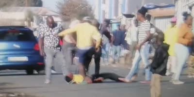 Cellphone Thief Attacked In South Africa
