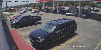 Texas: Two thugs get arrested following a robbery and crash at a gas station