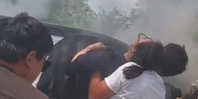 Chinese Drivers Save Passengers Of The Burning Van