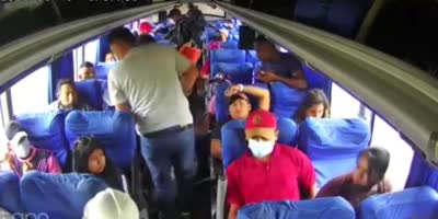Everybody Robbed On The Bus In Ecuador