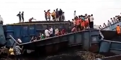 Dude Making Selfie On Top Of The Wrecked Train Gets Zapped In India