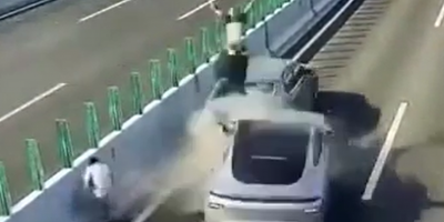 WCGW When You Fix Your Car On The Road In China
