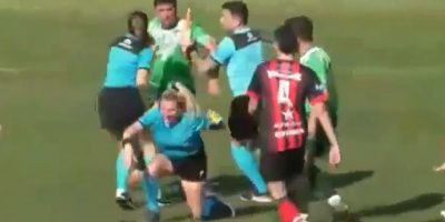 Female referee assaulted in the middle of a soccer match in Argentina