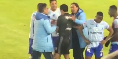 Ecuador: attack on the referee after charging a penalty