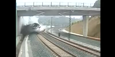 Spain Express Train Accident CCTV(R)