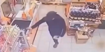 One Legged Thief Caught On Camera In Colombia