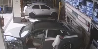 Man Tries To Steal A Car Ends Up Hitting His Head To The Cement In Saudi Arabia.