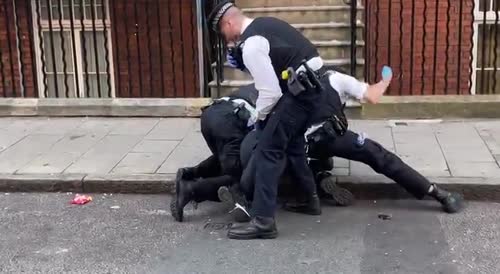 UK Rapper Punched During Arrest In London