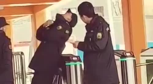 Chinese Guard Accidentally Tests New Pepper Spray