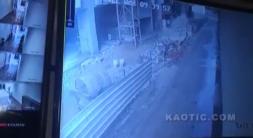 India: Lift crashes at Ahmedabad building construction site, 7 workers killed