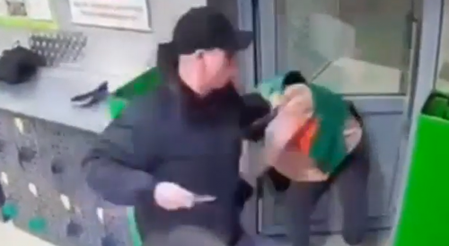 Brave Man Gets Into A Fight With Store Robber After Catching His Friend