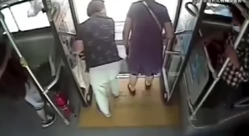 Woman Leaves The Bus In Her Own Way