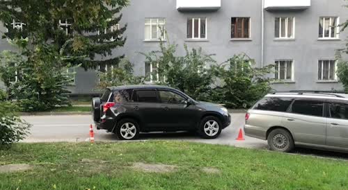 Novosibirsk: A female driver hits a pedestrian