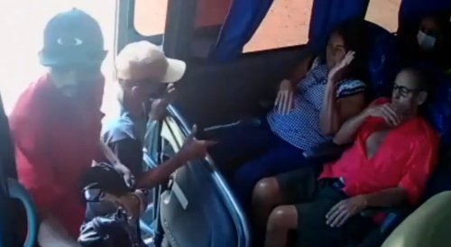 Bus Passengers Robbed At The Gun Point In Brazil