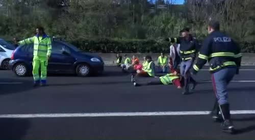 Italian police drags protesters off street as they block highway