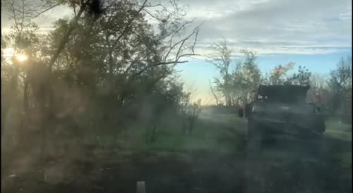 Humvee and tanks reinforce Ukrainian forces in battle
