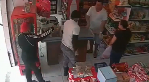 Store Owner Shot In The Head With BB Gun By Thieves In Brazil