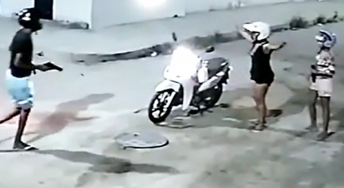 Two Girls Robbed Of Their Scooter In Brazil
