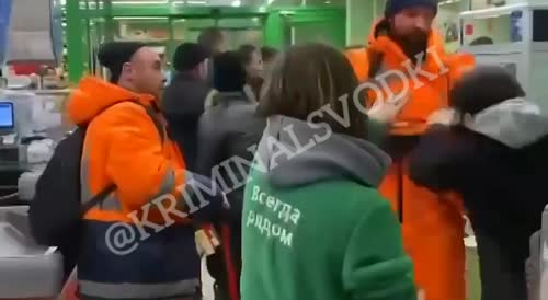 Drunk Workers Attack Man At The Convience Store In Russia