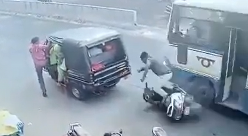 Scooter Rider Thrown Into The Rickshaw Head First