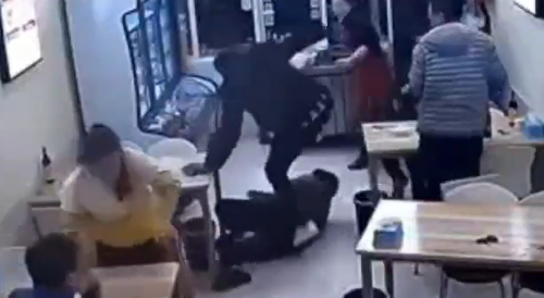 Cafeteria Visitor With A Fake QR Code Stomps Female Employee In China