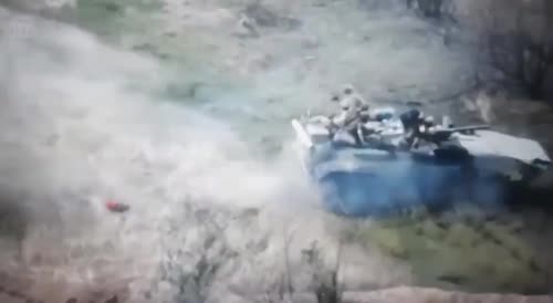 Unique footage of Ukrainian forces aggressively storming a russian position
