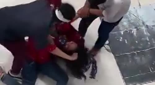 Girls Get Into Vicious Fight In The Mall In India