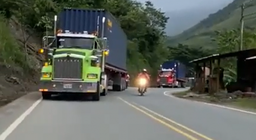 Biker Falls Under The Truck, Dies in Colombia
