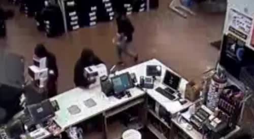 A group of thieves steals from a Tennessee Walmart