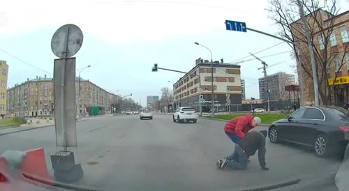 In Moscow, a pedestrian breaks his leg