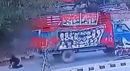 Pakistan: Lahore worker dies after falling from a truck