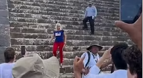 Woman Attacked For Disrespecting Ancient Pyramide In Mexico