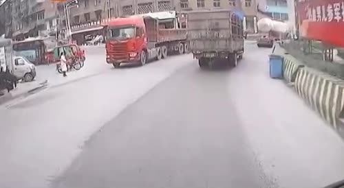 Fatal accident involving a truck with concrete