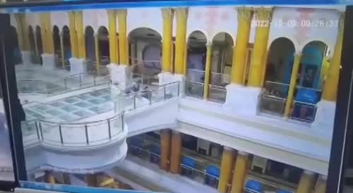Worker Falls To His Death In Chinese Shopping Mall