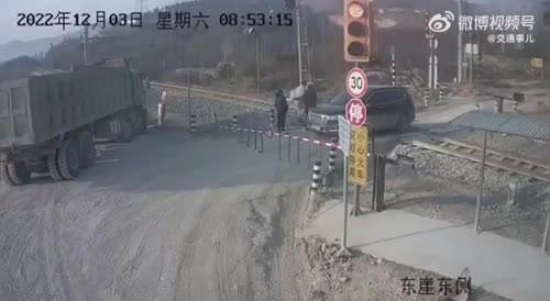 What is going on at this Chinese railway crossing?