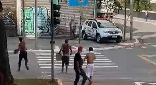 Cops Attacked With Stones In Brazil