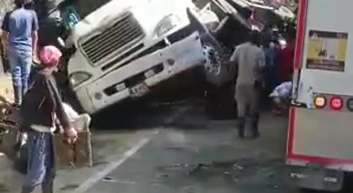 Looting A Beer Truck In Colombia