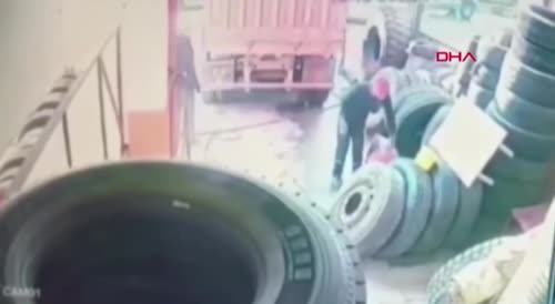 Mechanic Injured y Tire Explosion In Turkey