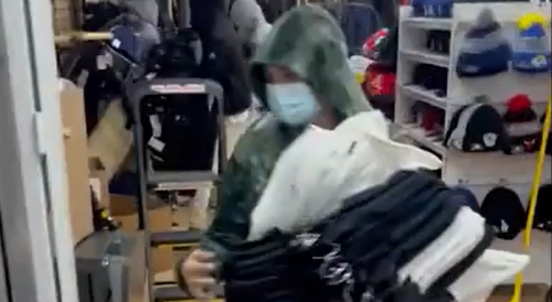 Gang Of Shoplifters Clean The Store In LA