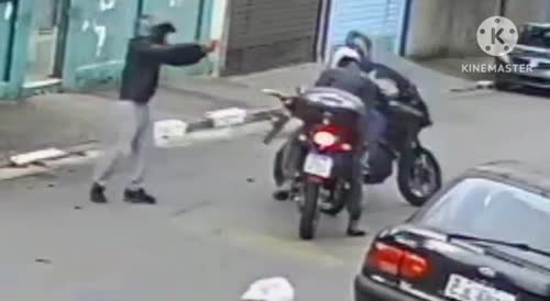 Policeman is cowardly shot at a point blank range