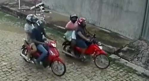 Armed Thugs Steal Red Moped At The Gun Point In Brazil